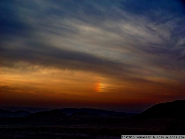 Puesta de Sol en la Reserva de Dana. Jordania
Se puede apreciar una pequeña zona con varios colores provocando un efecto parecido al parhelio.
