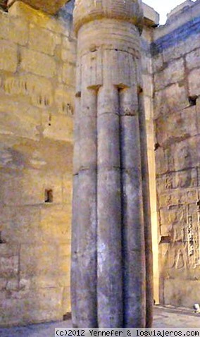 Columna en Karnak
Columna conforma de loto cerrado en el templo de Karnak
