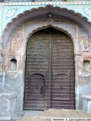 Puerta de haveli.- Mandawa
Puerta de madera maciza de una de las havelis de Mandawa (India)
