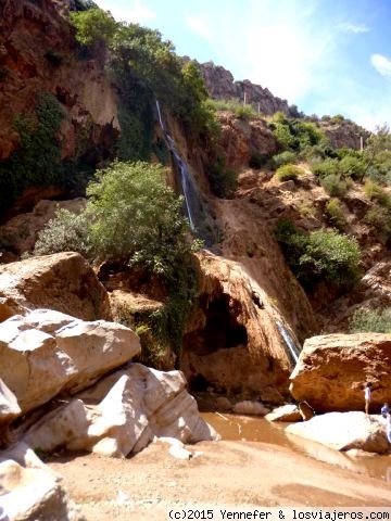 Puente Natural en Iminifri (Marruecos)
Cascada en el puente de  Iminifri (Marruecos)
