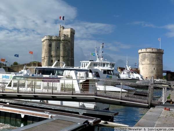 Puerto La Rochelle (Francia)
Puerto de La Rochelle con las torres de San Nicolas y La Cadena.
