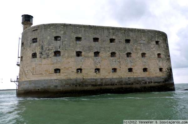 Fort Boyard.- Isla d'Oleron
Situado en medio del mar, el Fort Boyar parece un gran barco de piedra.- Isla d'oleron
