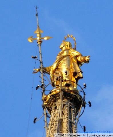 Virgen en el Duomo de Milán
Virgen situada en la aguja mas alta del Duomo de Milán
