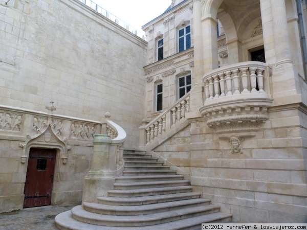 Ayuntamiento de La Rochelle
Escalera del Ayuntamiento de La Rochelle (Francia)
