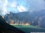 Luces y sombras sobre el lago esmeralda. Java (Indonesia)