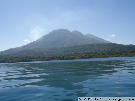 LAGO ATITLAN
Vista del volcán desde la lancha a Santiago de Atitlan
