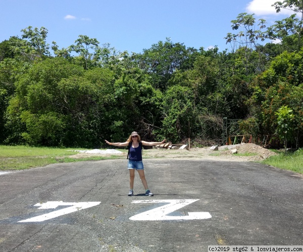 pista de aterrizaje
Lo que queda de la pista
