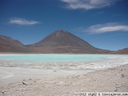 LAGUANA VERDE BOLIVIA
Tiene color verde esmeralda debido al alto contenido en minerales, magnesio, carbonato de calcio, plomo y arsénico
