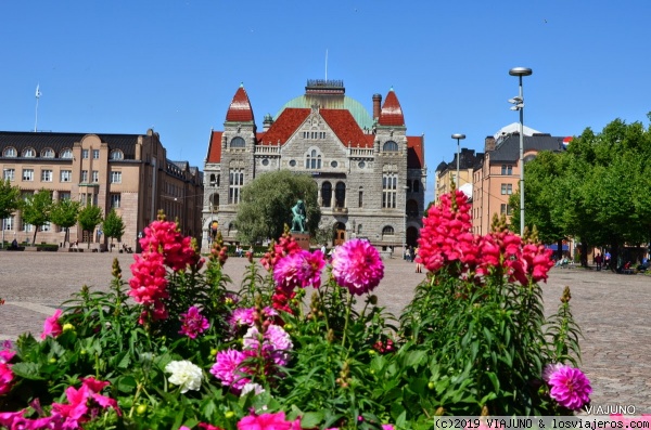 Helsinki
Helsinki es la capital y la ciudad más grande de Finlandia. Está situada en la costa sur del país, a la orilla del golfo de Finlandia.
