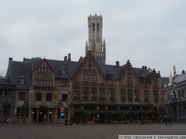 Burg
El Burg es la plaza del ayuntamiento de Brujas, esto es uno de los laterales de la plaza con la Torre Belfort detrás.
