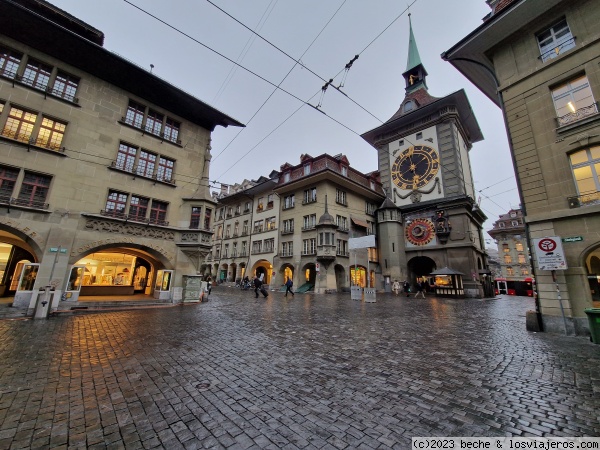 Berna - torre del reloj
Torre del Reloj en Berna, con el relonj astronómico y las figuras que dan las horas
