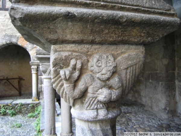 Capitel Lavaudieu - Auvernia
Detalle de un capitel del claustro de Lavaudieu.
