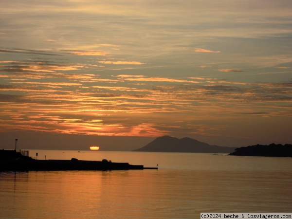 Puesta de sol Ría de Muros y Noia
Puesta de sol desde la playa de Boa (Noia), con Monte Louro al fondo.
