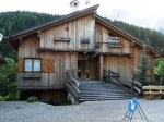 Dolomitas. Casa típica de madera.