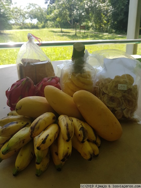 Frutas tropicales en el porche del hotel
frutas muy sabrosas
