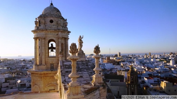 Vistas desde la catedral de Cádiz
Vistas desde la catedral de Cádiz
