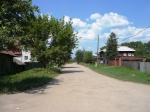 Calle tranquila de Rostov Veliky ya fuera del centro