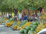 Melones en las carreteras - vista habitual en Uzbekistán
