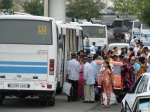 samarkanda---uzbeks-waiting-for-bus_4956533816_o