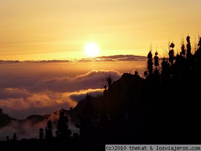 Ultima hora en el teide
Un tarde cualquiera entre el Teide y Guia de Isora,el sol desaparece detras de la isla de La Palma.
