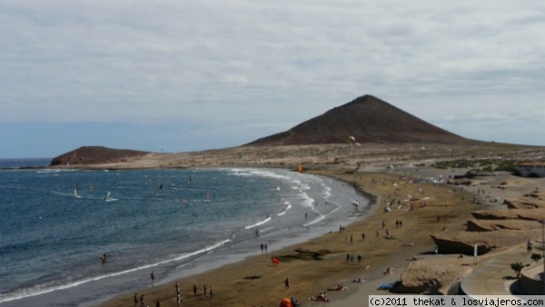 Playa de Leocadio Machado
La playa y la montaña Roja
