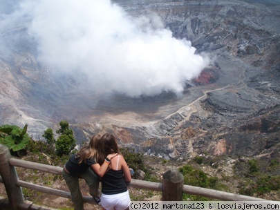 crater del volcan POas
Aun pueden verse fumarolas de la actividad del volcan
