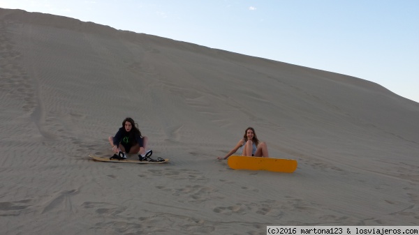 Sand boarding en Huacachina
En Parú en el desierto de Huacachina se puede hacer Sandboarding. Es muy divertido
