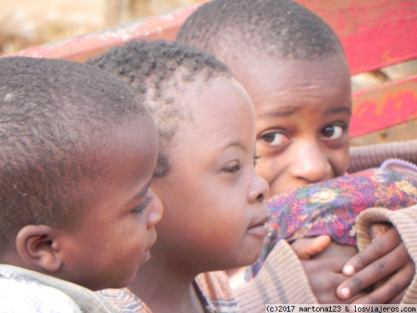 niños
camino a Mombasa
