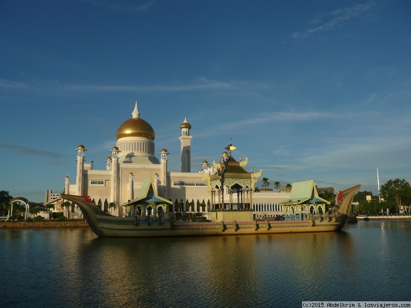 Foro de Brunei: Mezquita Omar Saiffudien