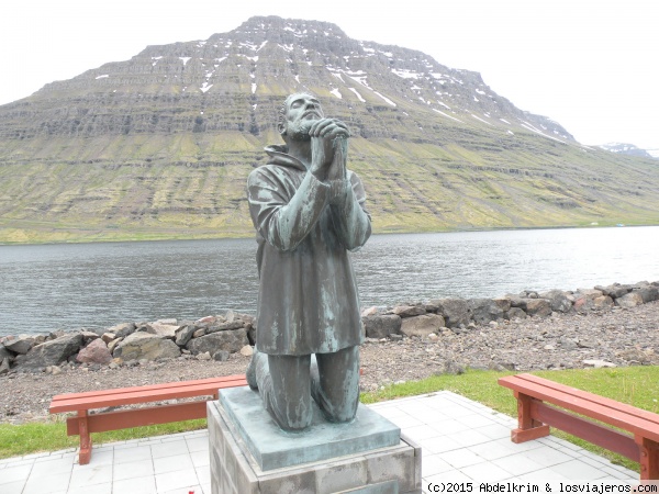 Vidas al límite 1
Siempre me he preguntado qué trágica historia será la que ilustra esta extraña estatua erigida en un lugar de los fiordos del Este
