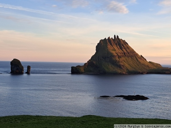 Islas Feroe. Islas de Drangarnir y Tindholmur
Feroe Islands. Islas de Drangarnir (izquierda) y Tindholmur (derecha) vistas desde Bour (isla de Vagar). Mayo de 2024
