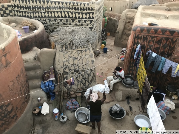 Casas pintadas en Tiebelé
Las casas del país Kasena son una de las principales visitas del país
