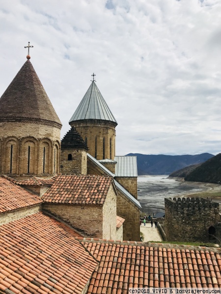 Ananuri
Fortaleza en la 