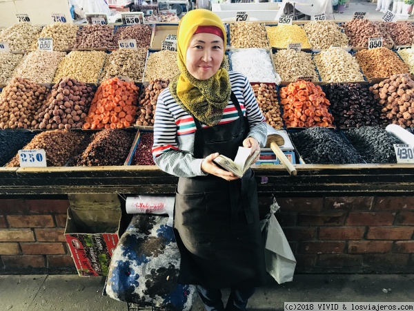 Frutos secos
Los frutos secos, junto con los lácteos, es lo que más se vende en el Osh Bazar de Bishkek
