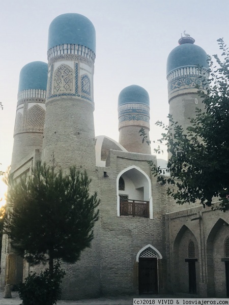 Chor minar
Pequeña madrasa del siglo XIX en pleno casco antiguo
