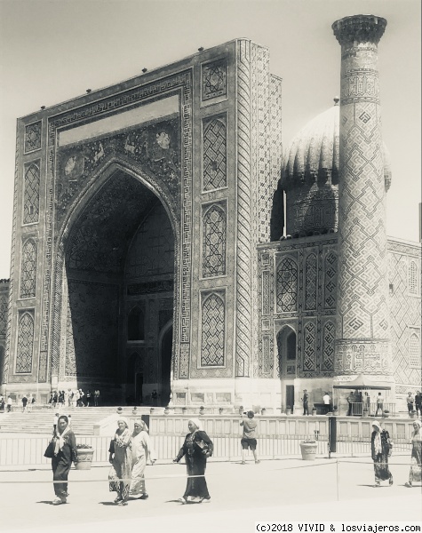 Registán
El monumento más conocido de Samarcanda, con las tres madrasas.
