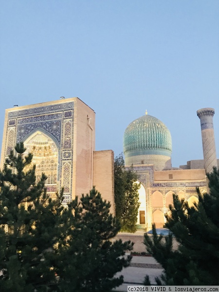 Mausoleo de Timur
Lugar donde está enterrado Tamerlán, importante conquistador y héroe nacional uzbeko
