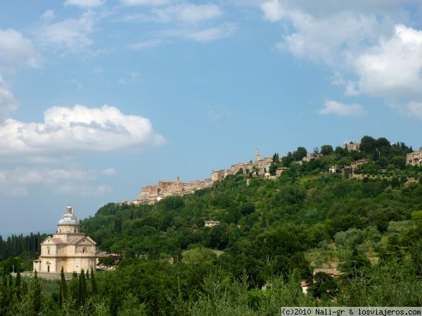 Panorámica de Montepulciano.
Se ve el Templo y el pueblo.
