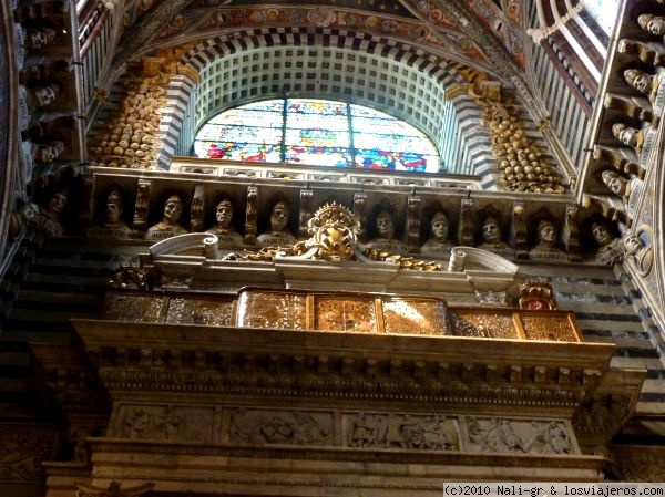Magestuosa la Catedral de Santa Assunta por dentro, Siena.
Catedral de Santa Assunta, Siena.
