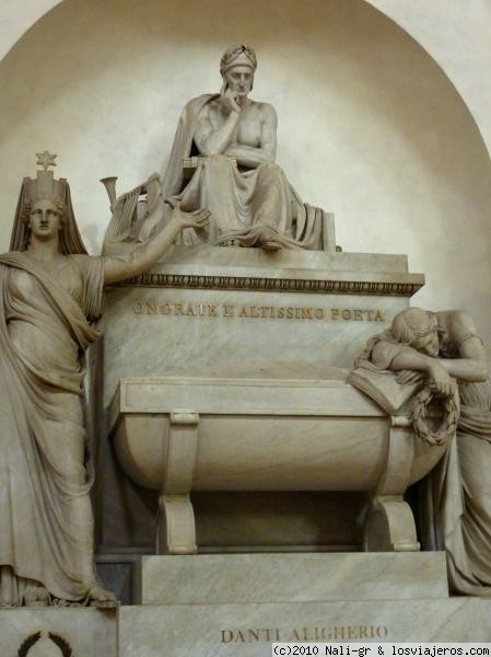 Dante Alighieri, Sta Croce, Florencia.
La tumba es una de las más visitadas.
