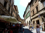 Turistas por Montepulciano.