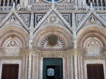 Puerta de la fachada de la Catedral de Santa Assunta, Siena.