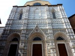 Fachada del Baptisterio de la Catedral de Siena.
Baptisterio, Siena.