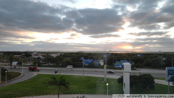 Amanece en Cancún
Vista desde el Hotel Fairfield Inn & Suites Cancún Airport
