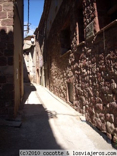Calle de Prades ( Tarragona )
Una de las calles  de la bonita villa de Prades, donde perserse
