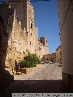 Castell de Altafulla ( Tarragona )
El castell, al fondo la Iglesia de Altafulla
