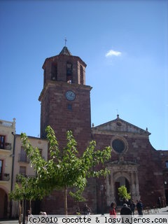 Iglesia de Santa Maria de Prades ( Tarragona )
Plaza Mayor de la vila vermella de Prades, al fondo su iglesia, de Santa María
