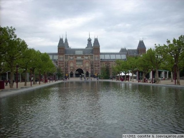 El Rijksmuseum en Amsterdam ( Holanda )
Museo Nacional de Amsterdam, en español el Museo del Reino, dedicado al arte, la artesanía y la historia

