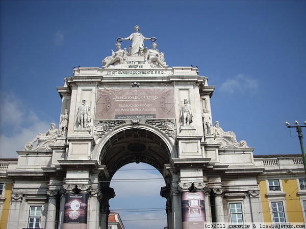 Rua Augusta  ( Lisboa )
Calle principal de la baixa Lisboa, con un arco,   une la Plaza del Comercio con la Plaza del Rossio
