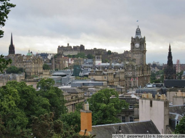 Old Town
Vista de la ciudad vieja de Edimburgo y de la torre del reloj desde Calton Hill
